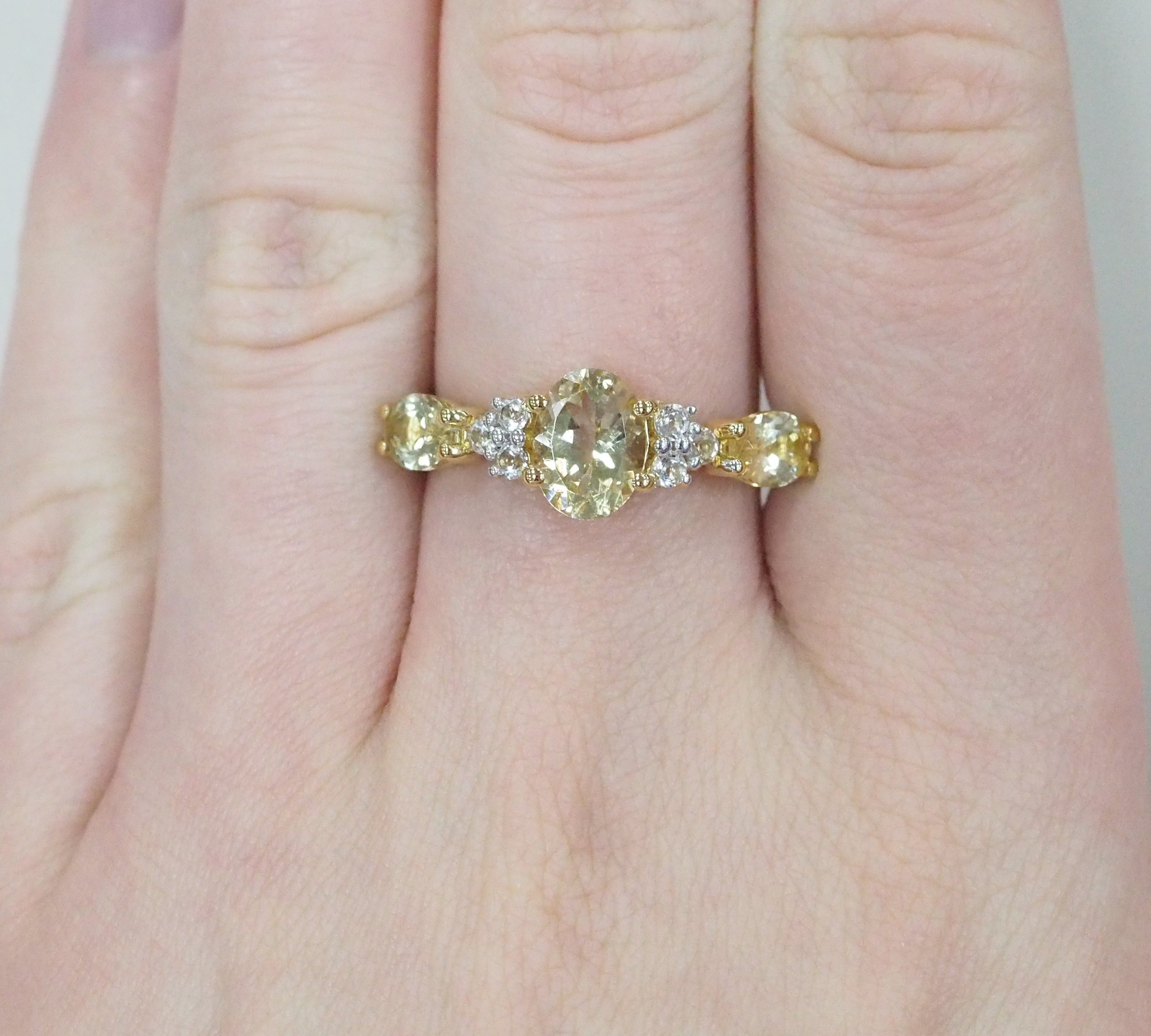 Серебряное кольцо с гелиодорами